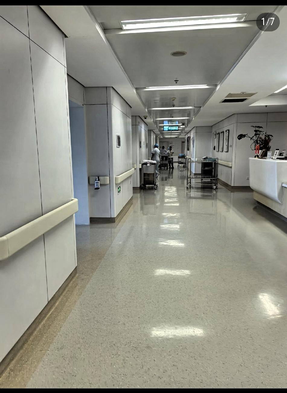 太心痛了！朋友说她同事家有个26岁的姑娘，刚上班一年，这个月洗头的时候突然觉得