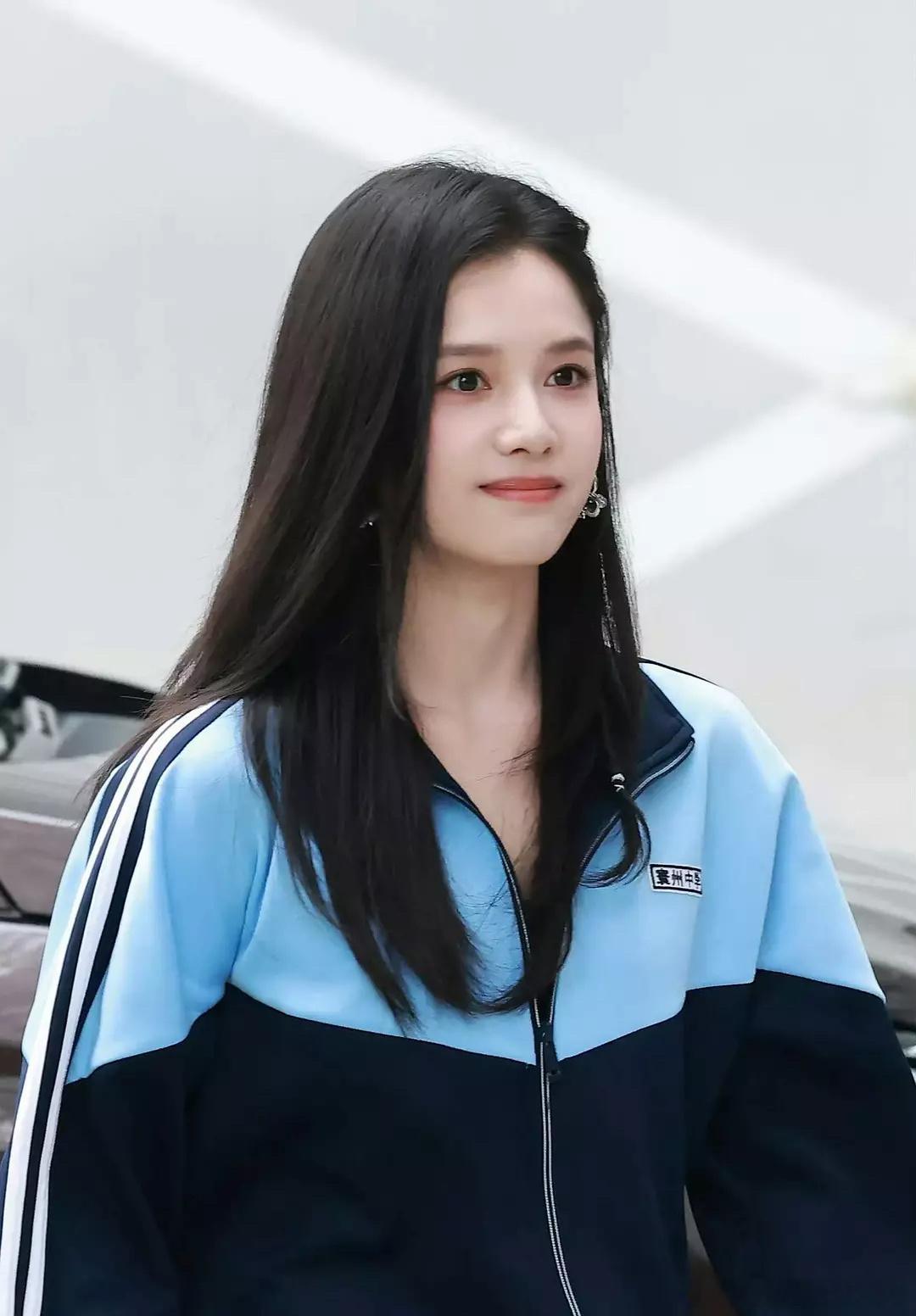 集齐9张女艺人校服，都很青春洋溢啊（无关年纪）张婧仪、刘亦菲、杨幂、欧阳娜娜、杨