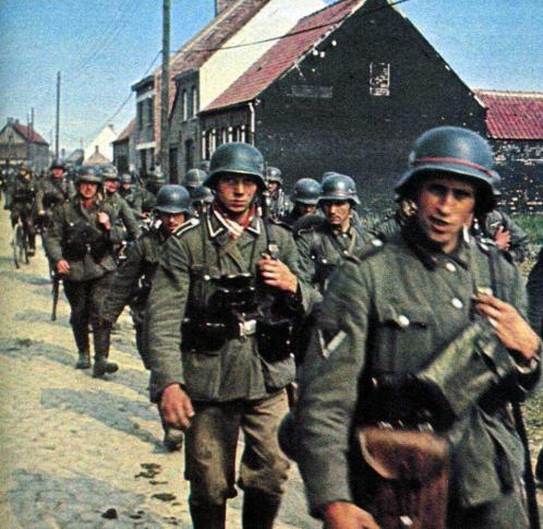 巅峰时期的德军有多强？波兰战役，德军阵亡1.06万人，消灭波兰国防军69.4万人