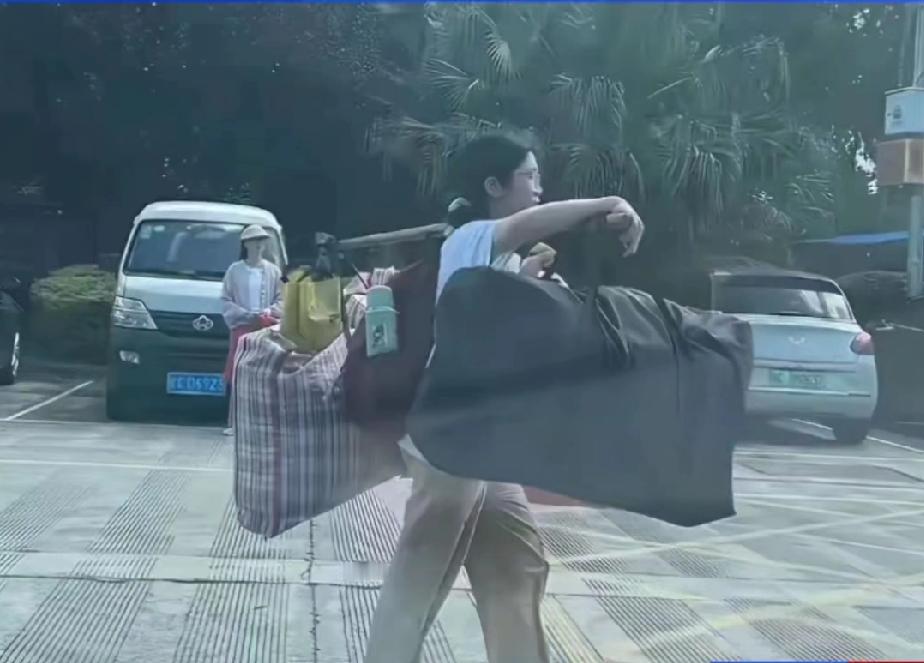 1月30日，一则消息牵动全网，贵州兴义，28岁川大博士生黄鹏，在意大利多洛米蒂山