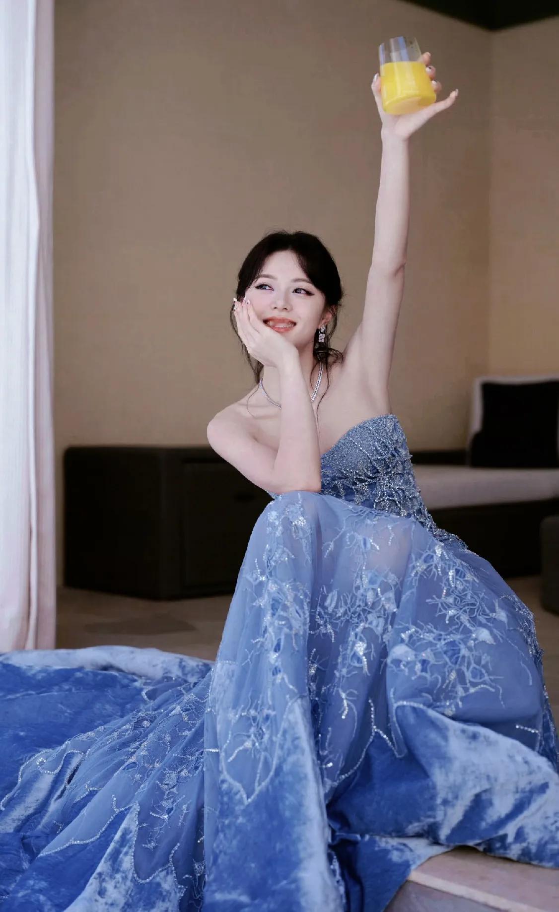 @赵今麦最新～VOGUEfilm观影之夜[比心]