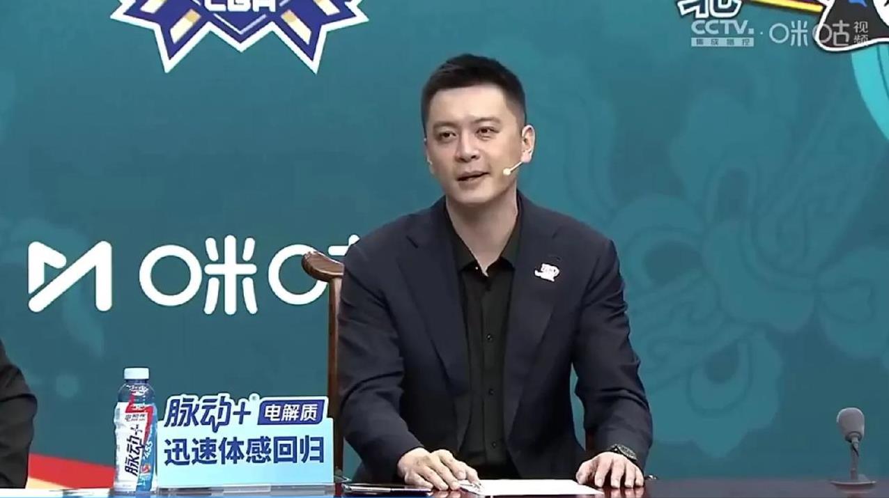 杨鸣真敢说！杨鸣做客演播室解说总决赛G2！总决赛北京对阵广厦的G2，杨鸣和邱彪
