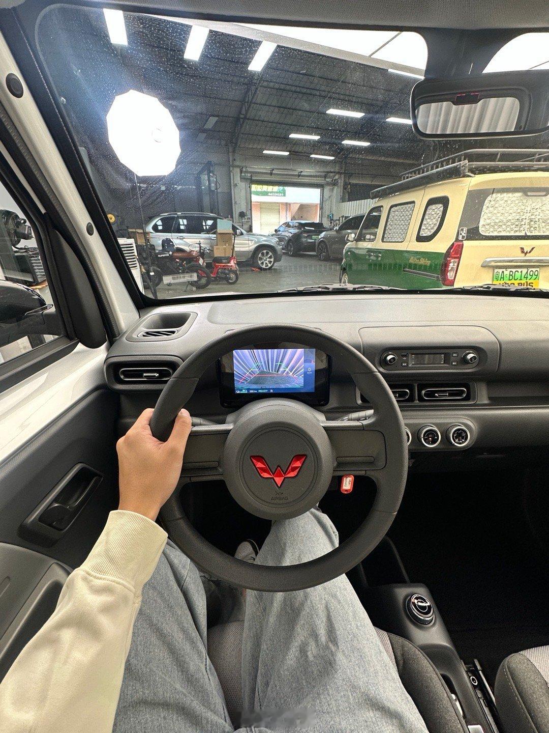 305km续航这台五菱之光EV，这个30度电更大的电池包确实让这台车的实用半径多