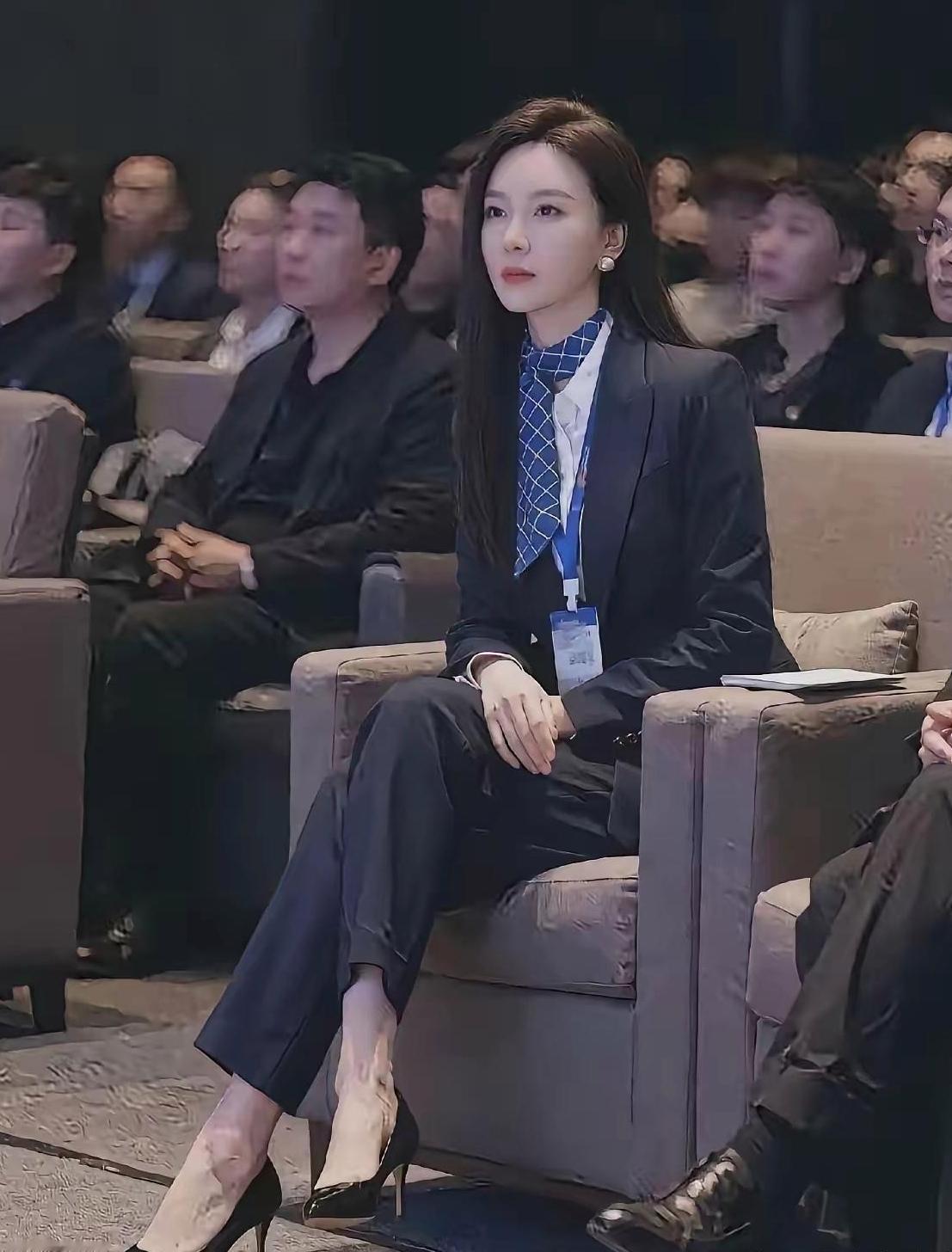 职场精英风范，优雅气质展现