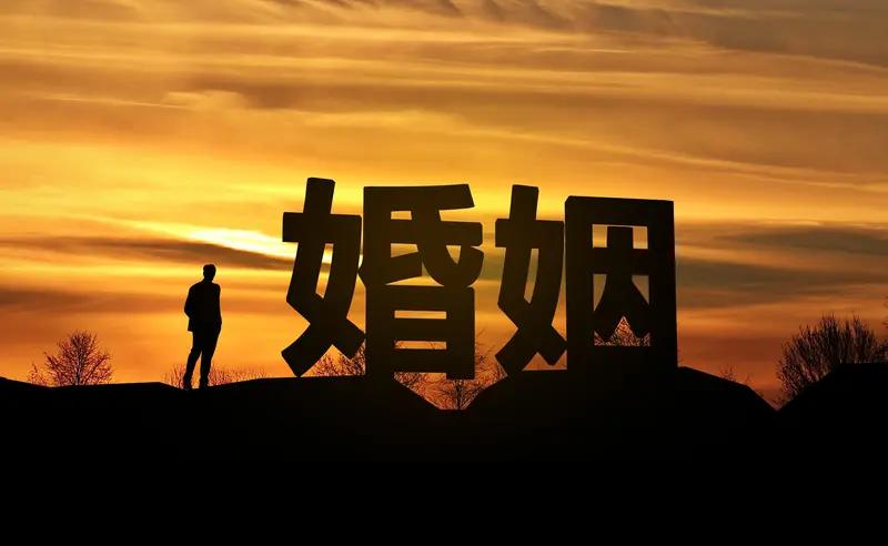 河南周女士的这场姐弟恋，简直就是个大坑。她和小11岁的二婚丈夫结婚，丈夫没工作没