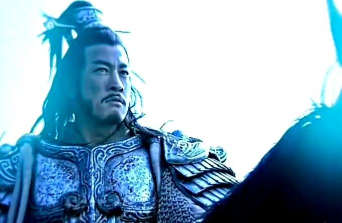 演项羽，何润东真把自己“活”成了项羽。这哥们拍《楚汉传奇》时，为了演好西楚霸王，