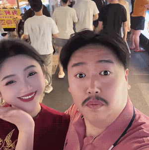 说实话你老婆是真漂亮，把周边的人被吓了一跳![捂脸哭]
