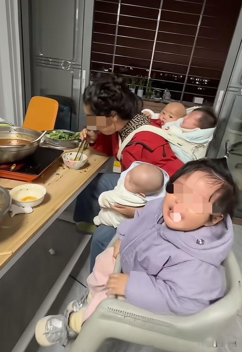 这种情况，也不知道是为了刷流量还是怎么的，我一个路人，看着都累，抱一个，背2个，