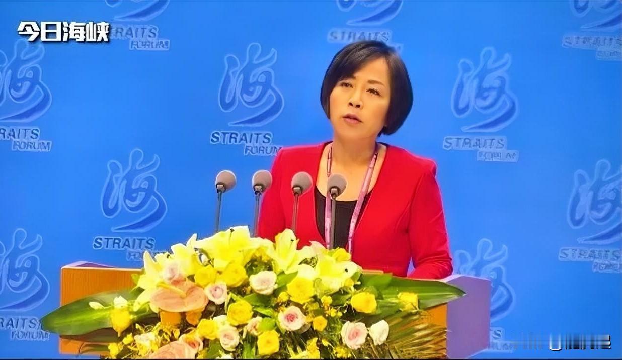 媒体人黄智贤4日在节目中说：我不会变绿，也不会变红黄智贤在节目中面对网友问会