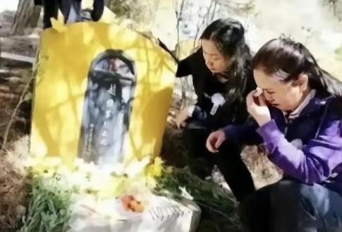 谁也没料到，曾在老山战场抱过临终战友赵维军的女护士张茹，2015年重返中越边境麻