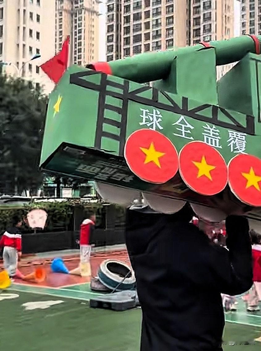 现在的幼儿园已经不是卷孩子了，没有点真文化的家长，已经不配送孩子去幼儿园了！