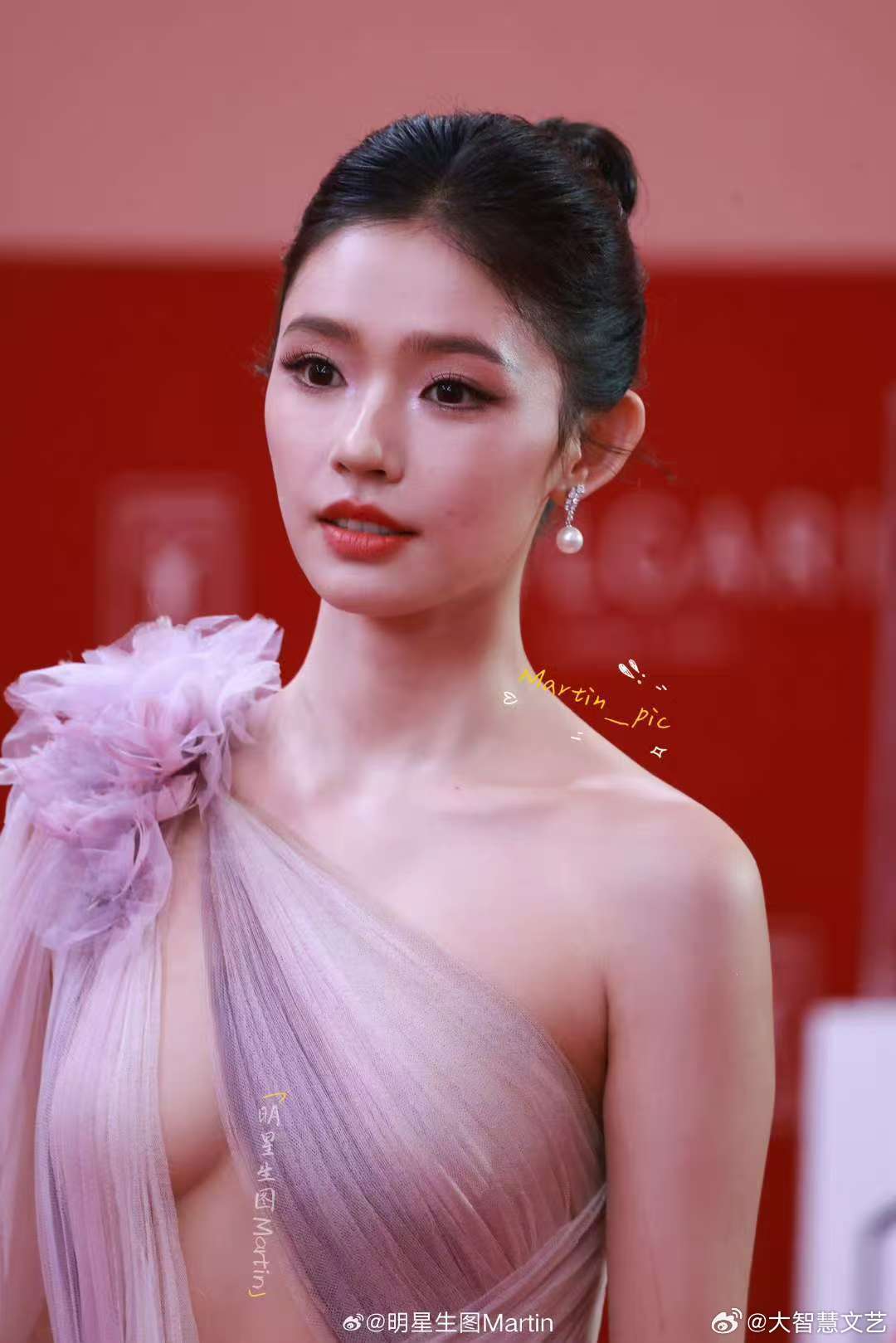 林允身材好就是敢穿温柔大气的美丽之中又带来了一丝丝的小性感的呀，我们的林允身