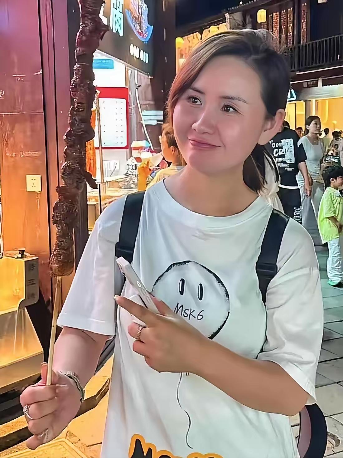 “我用命换了千万身家，现在拿钱续命，一天都不够。”41岁的朱明月躺在病床上，