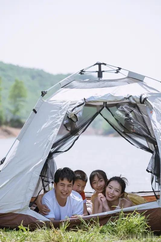 有一个现实很难被忽视：在一个家庭当中，接受过高等教育的女性，往往能够规劝伴侣、教