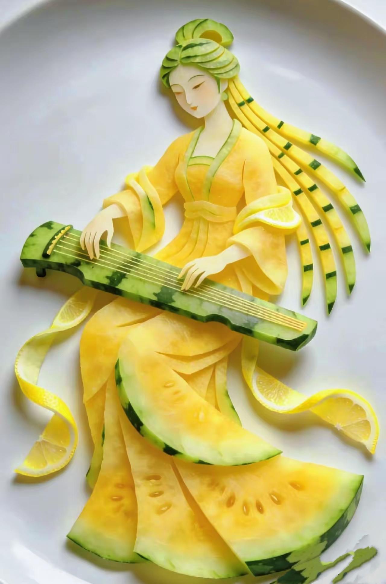 第一眼你看到了什么？测今生的你有大富大贵的命吗？A：西瓜B：弹古筝的女子其