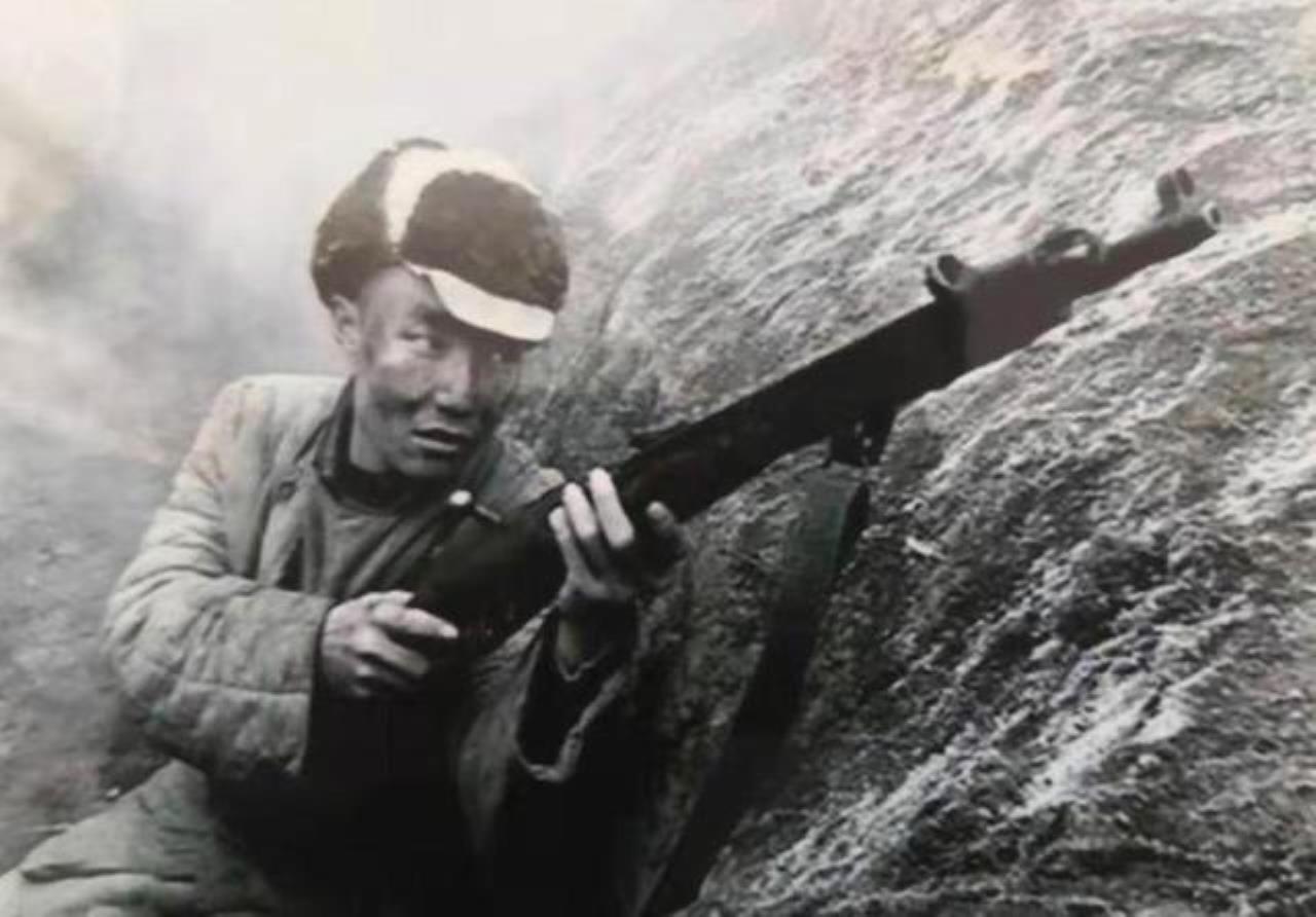 请记住这张脸，1952年10月的一天晚上，朝鲜战场上，一个叫邹习祥的志愿军战士，