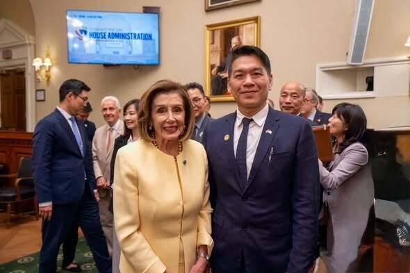 随韩国瑜窜美返台绿委李柏毅扬言：台湾绝不是任何国际谈判的交易筹码据台媒6月
