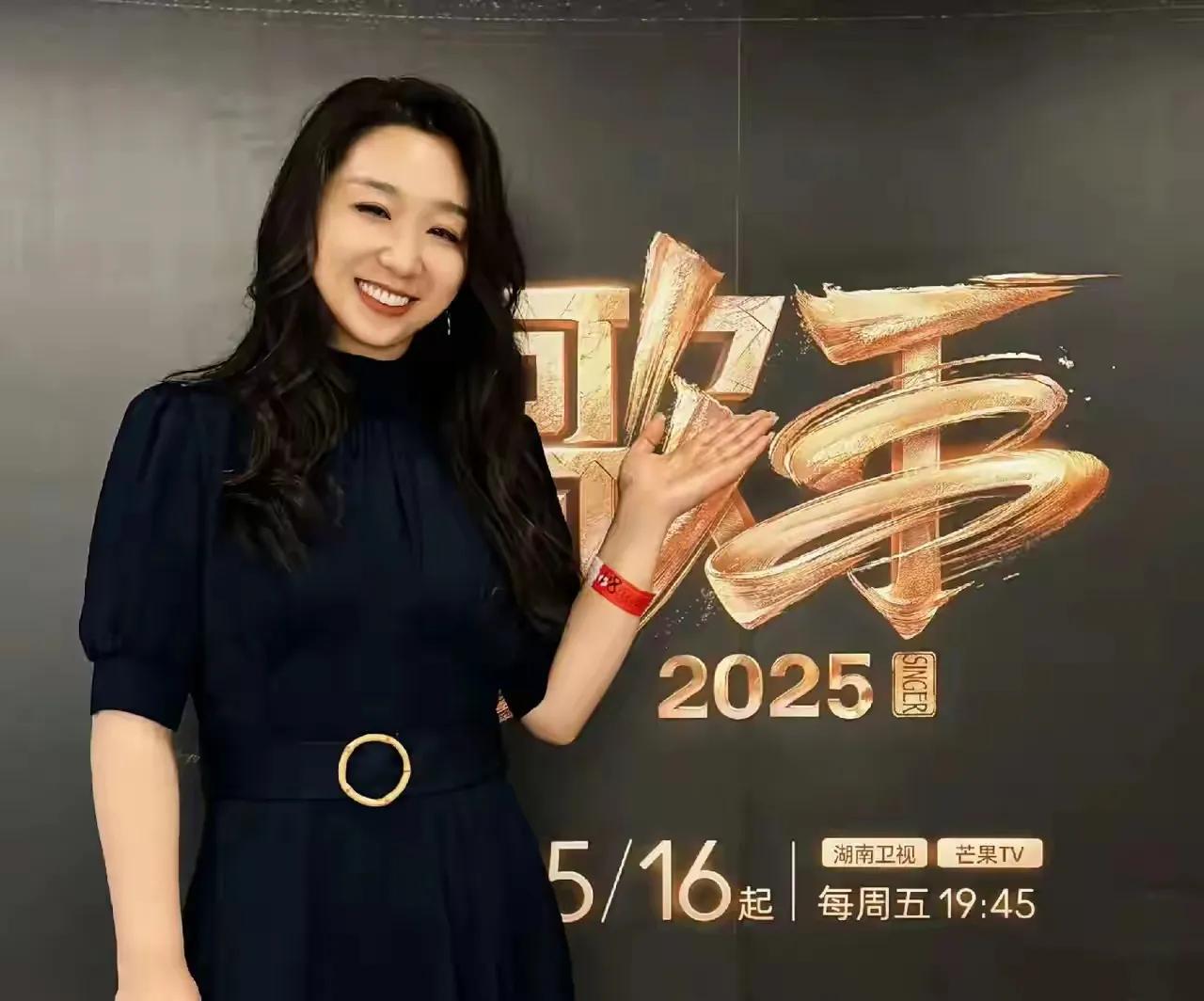 傅首尔这瘦了后，可以原地出道了。都说胖子是潜力股，这话是真不假，李雪琴、金靖