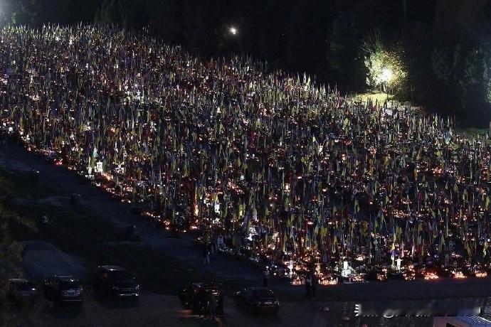 很久没有乌克兰墓地的消息了，可能舆论风已经转向，不过乌克兰士兵的墓地却在不断的在