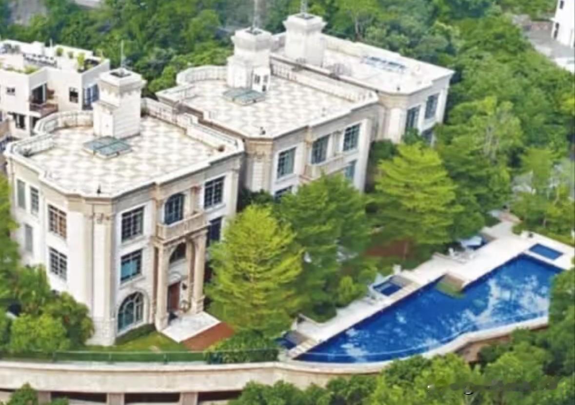 李嘉诚位于香港南山寿山村道的22A、22B、22C三座大座已出租，租金每个月约5