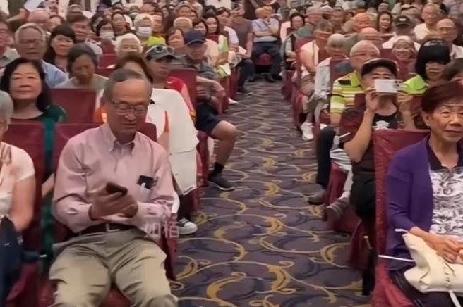 2026年7月，被大陆依法列入“台独”顽固分子清单的沈伯洋，借着民进党立法机构党