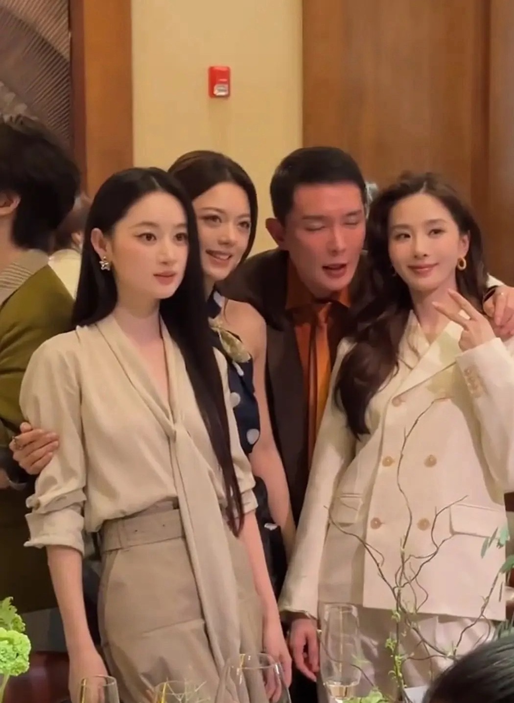我愿称刘冲为最爽的男人，真是花花世界迷人眼啊