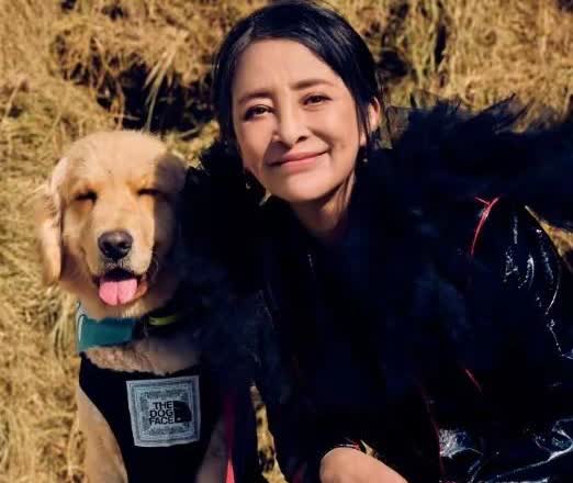 李勤勤现状：办20年流浪狗场，干肮脏体力活，本人回应，原因泪目