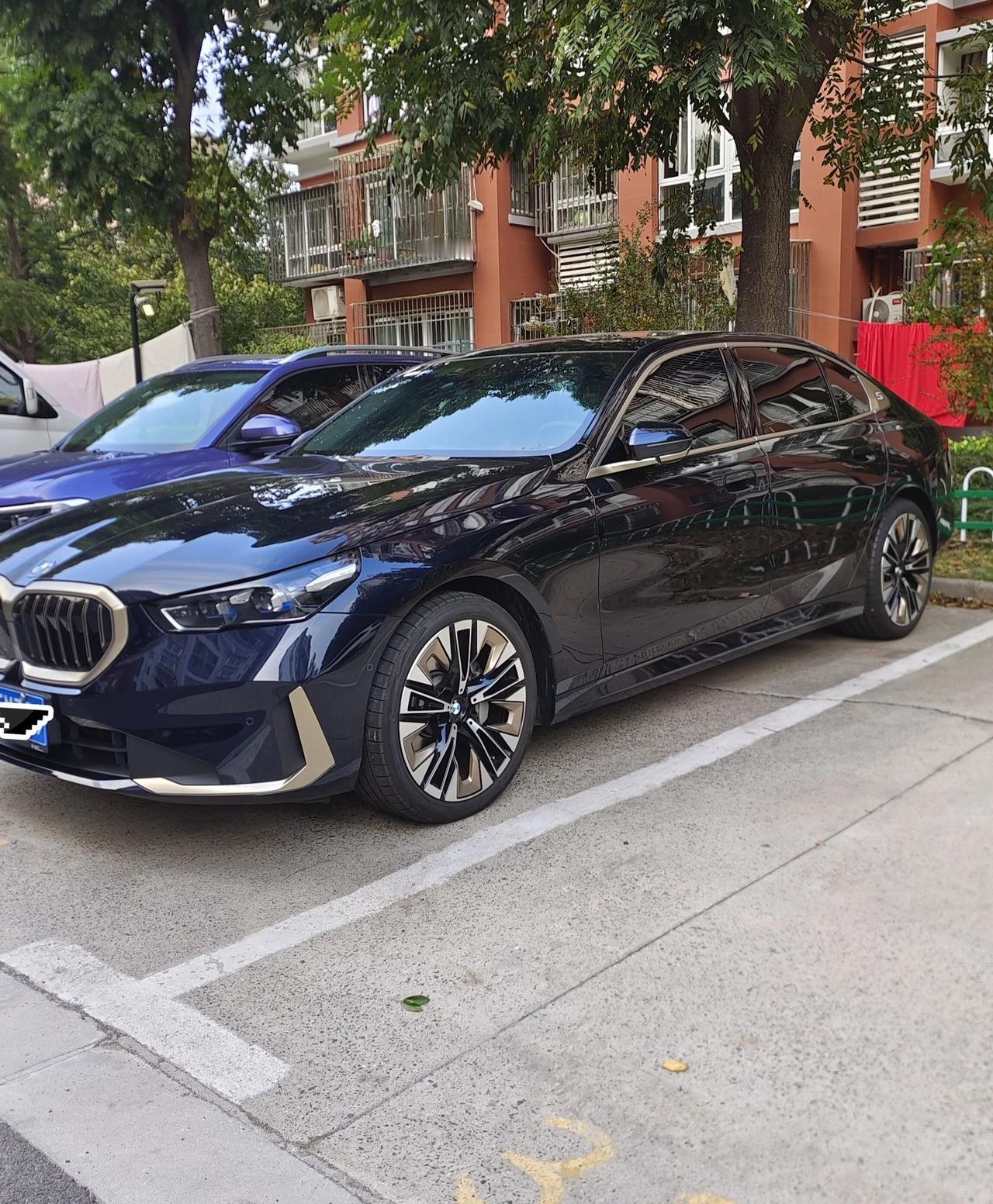 原本以为能成为一款经典的宝马车型，没想到却是被喷的最惨的一代5系！其实开过新5系