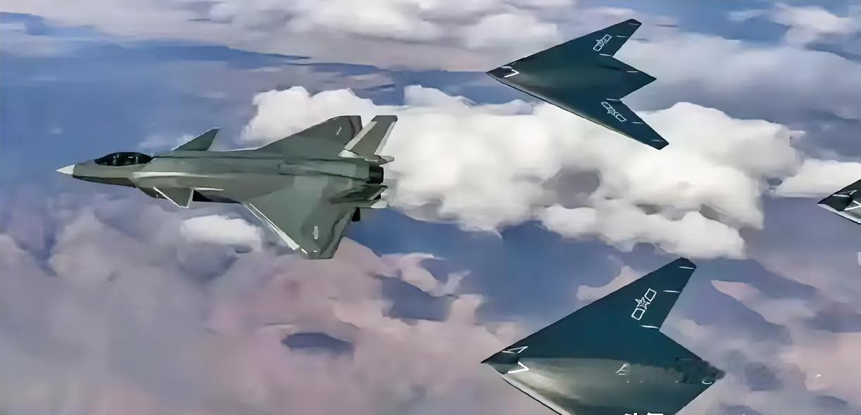 中印边境最近出了件让印军头疼的事——解放军把攻击-11隐形无人机编成中队,部署在