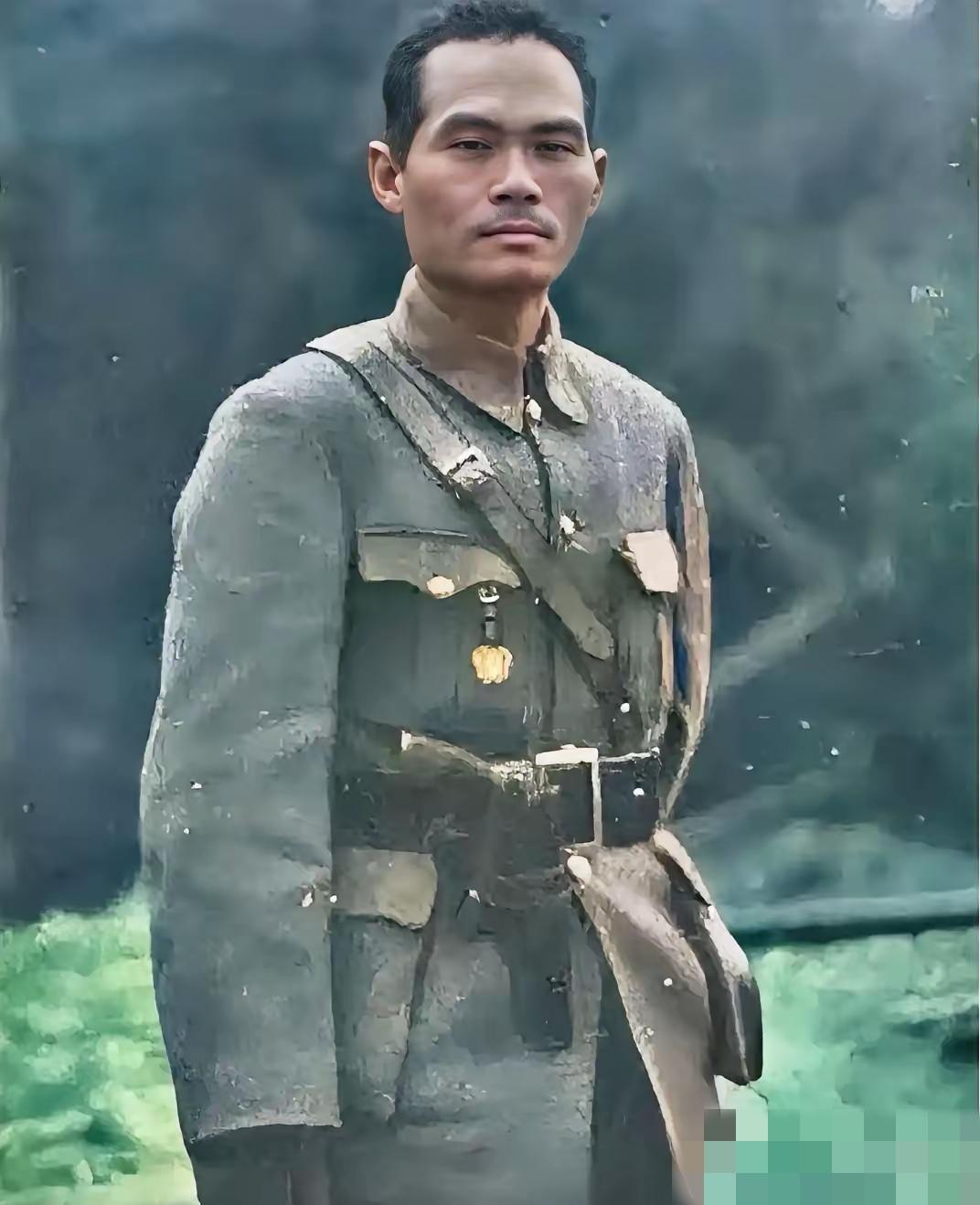 1932年，活捉日军坦克的19路军传奇营长罗坤，在生前留下的珍贵照片。他身穿军装