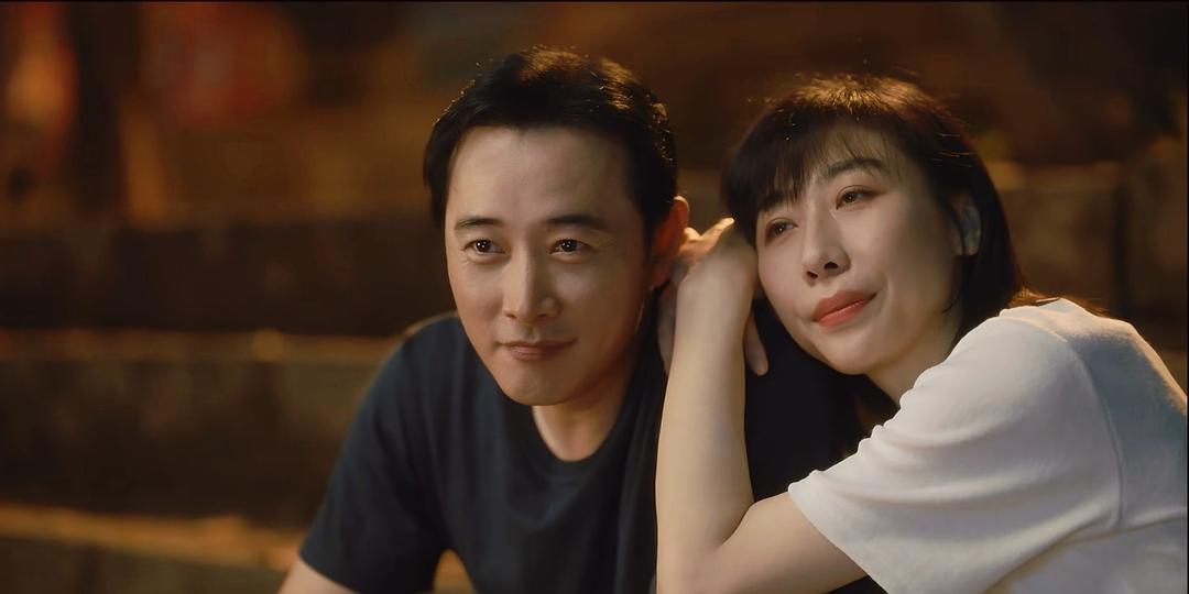 《时差一万公里》非常好看。但是剧热度这么低，实在感到可惜。剧内的情节，台词