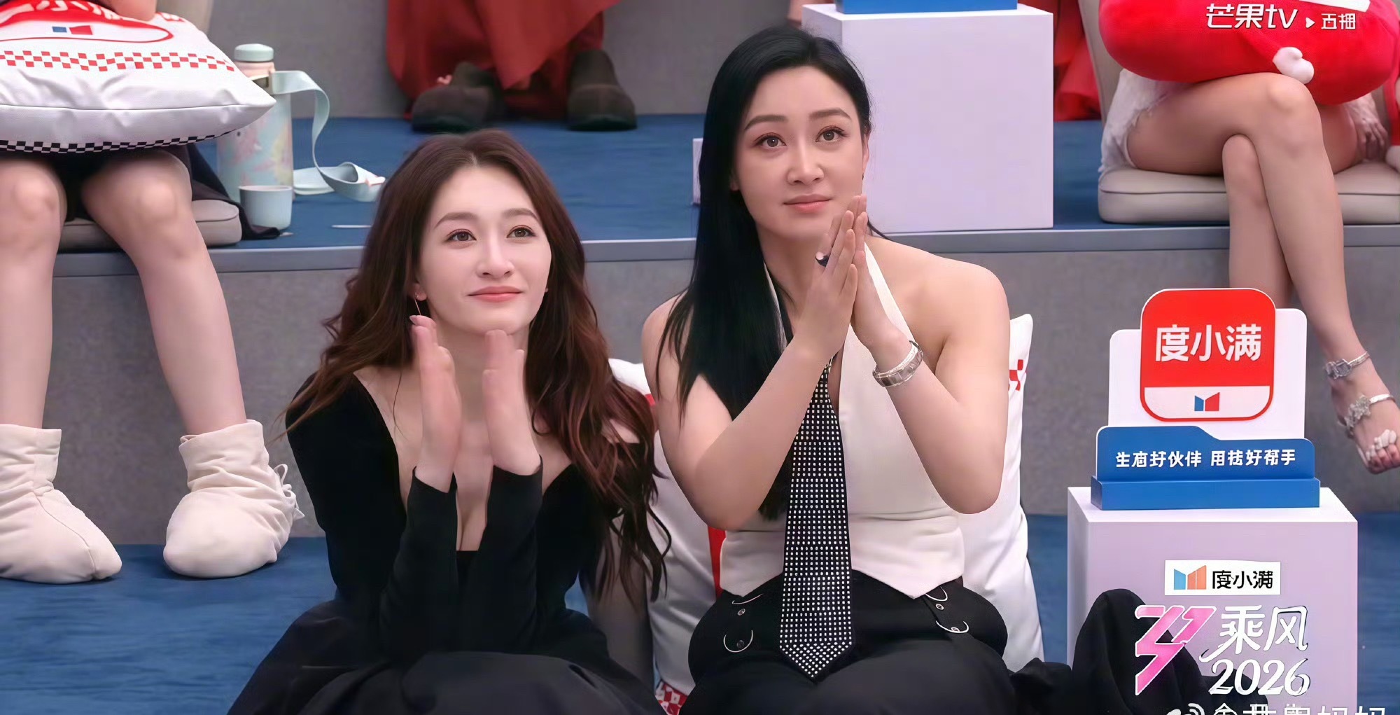 李小冉不愧是冷白皮镜头里好突出