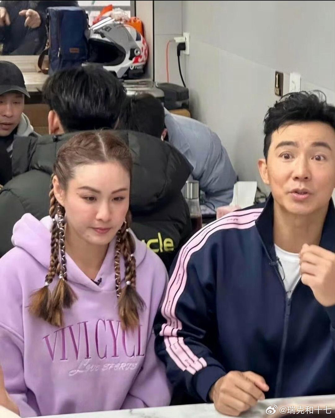 看过刘畊宏和他老婆的素颜后，才明白原来坚持健身真能让人看起来容颜不老呀！​​​