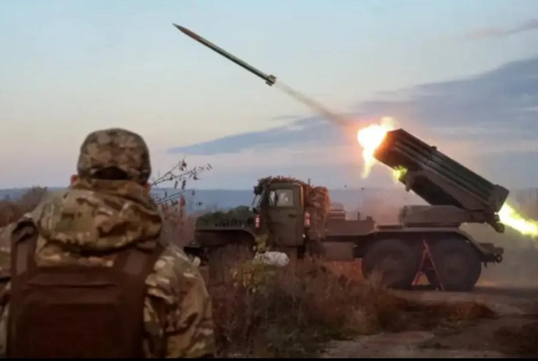 红军城鏢战白热化，俄乌攻防陷入胶着拉锯！俄乌在顿巴斯战略要地红军城（乌称波克罗夫