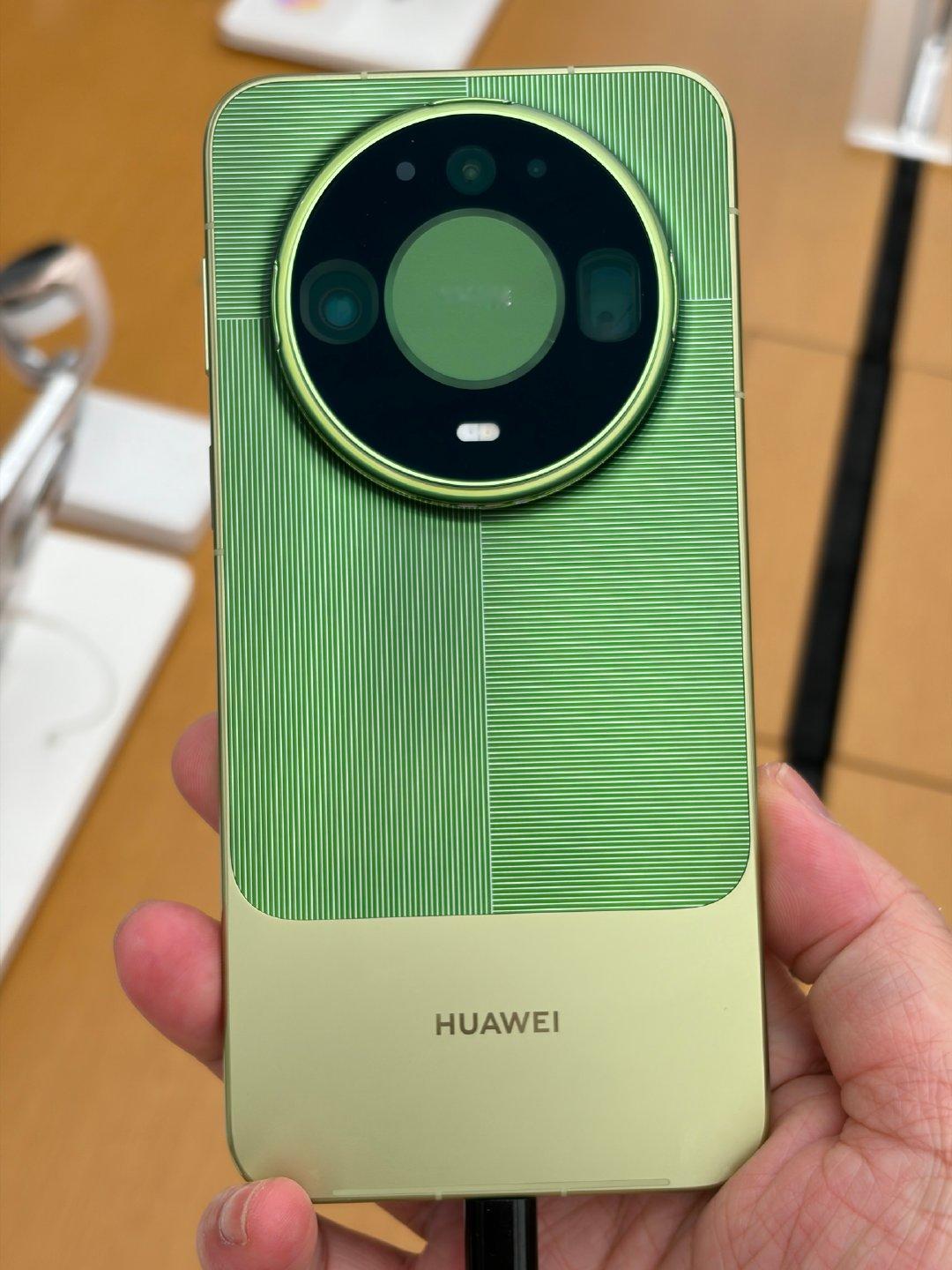 Mate90ProMax现货，但是PuraXView一机难求[捂脸哭]要不下一代的阔直板给它按照真旗