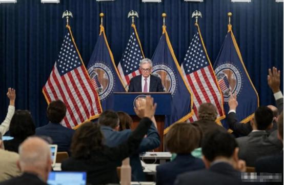 中国再抛61亿美债，特朗普破防，美媒：想赢中国只有一条路可选 美国财政部1