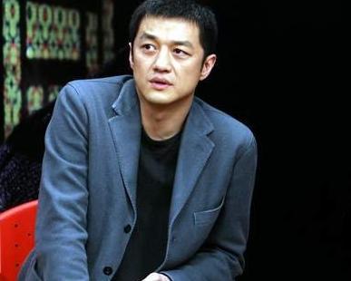 李亚鹏还爱王菲？醒醒吧，你活在回忆里，人家早跟谢霆锋翻篇了李亚鹏发了个视频。