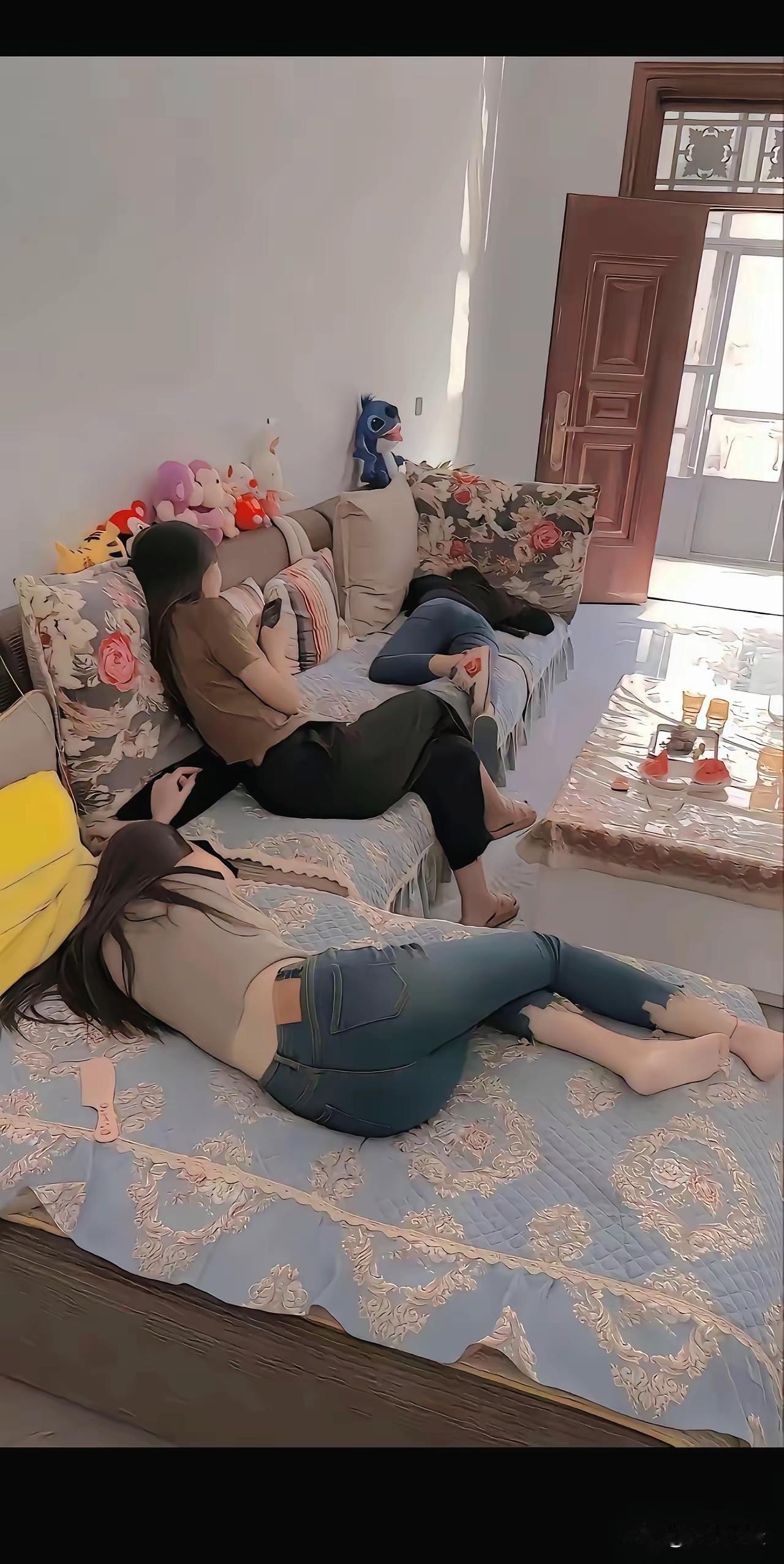 三个招商银行放假就躺平，啥也不干还指望招财？都说女儿是招商银行，我家这三位可倒