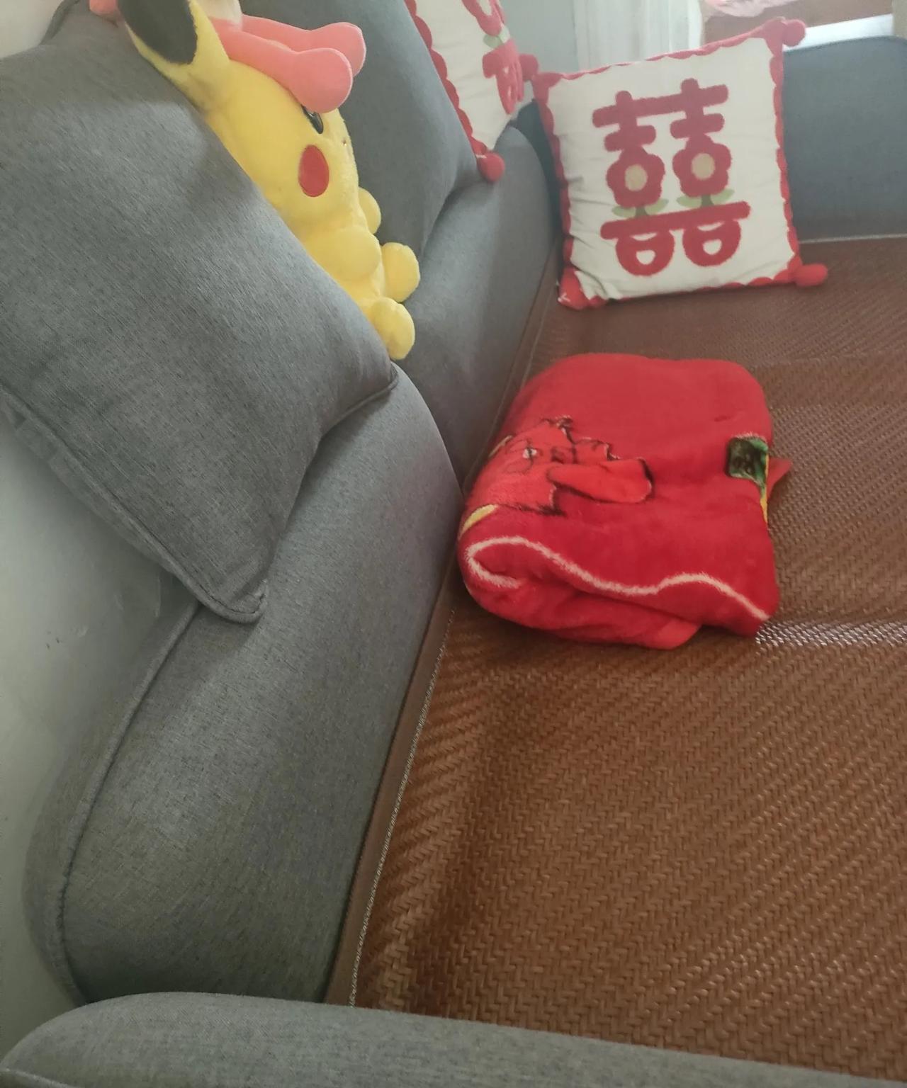 叮铃铃……！7点不到一阵清脆的电话铃声，把我从梦中吵醒。这么早来电话肯定是老婆