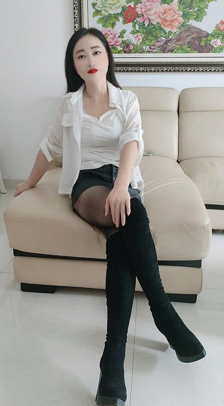 幸福，不是拥有世间所有，而是你想要的，恰好都在身边。