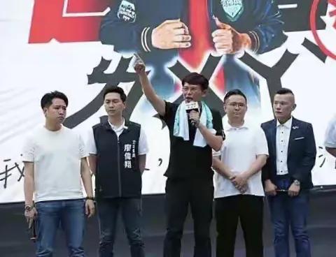 黄国昌现在反罢免比朱立伦还积极，据岛内传来消息，黄国昌邀请卢秀燕、蒋万安，还有韩
