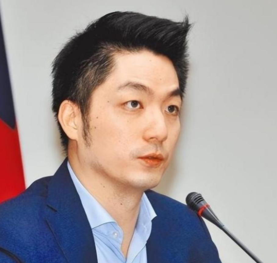 台北市市长蒋万安曾宣称，如果大陆继续在台海进行军机绕台和军演的话，他就要停掉双城