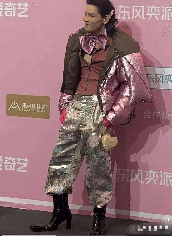向佐，你爱乱穿衣服我忍了，可是你的鞋我是忍无可忍​​​