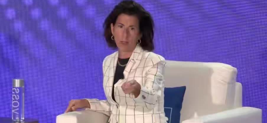 美国有一个很奇怪的现象：就是在任的人都在说中国的不好，离任的人都在夸中国，说要与
