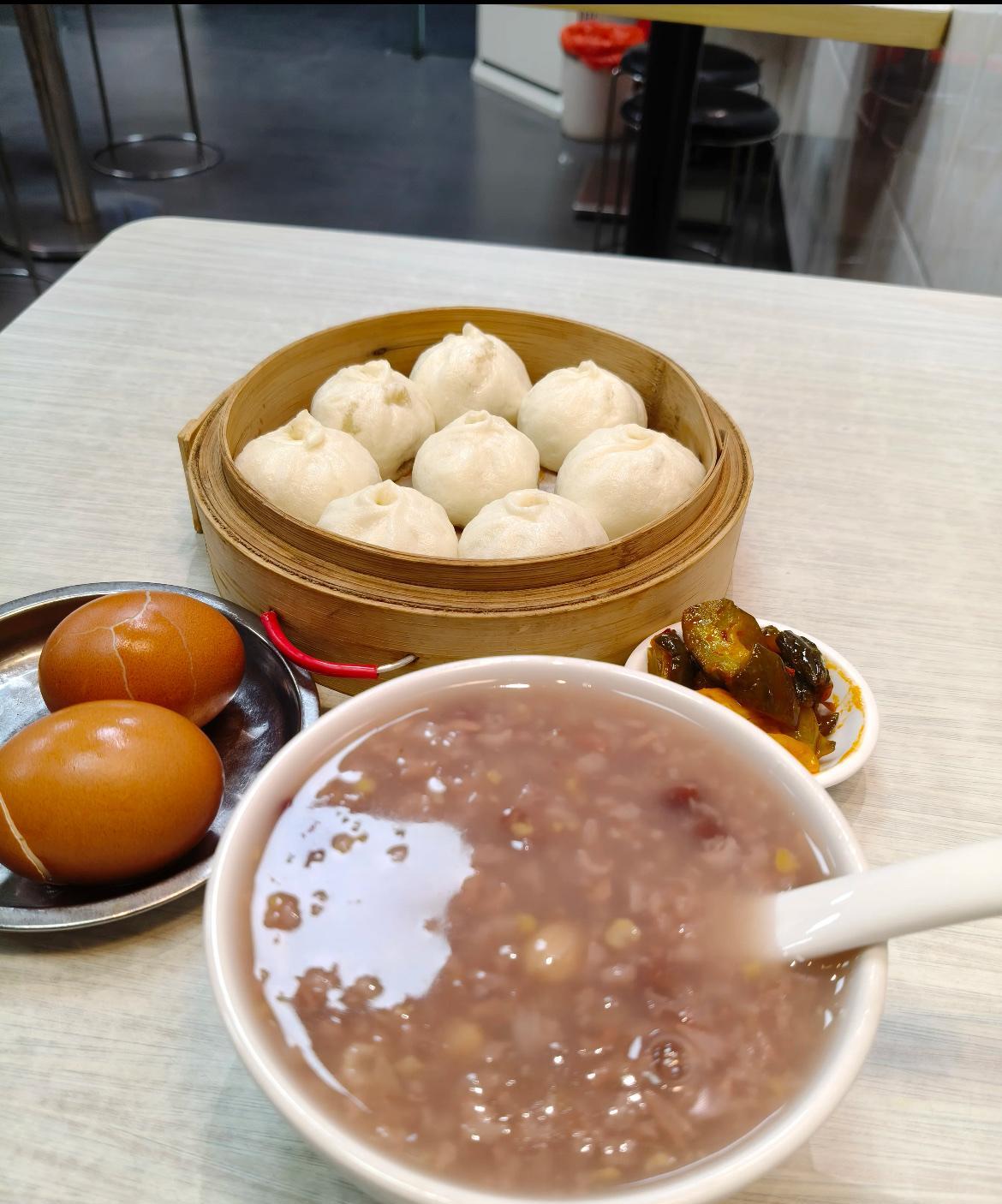 #你家的早餐都是在家做还是出去吃#这可因人而异呢。有的人喜欢在家做早餐，能根据自