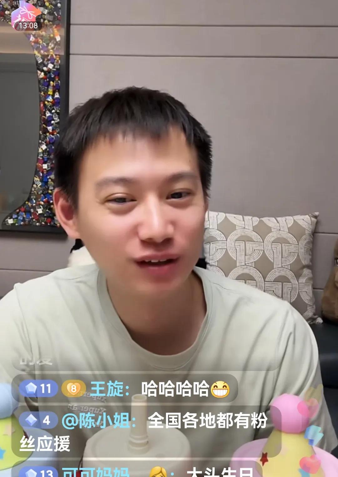 周雨老婆实名羡慕王楚钦！刚刚跑到周雨直播间，没想到他老婆直接抱怨周雨，说当