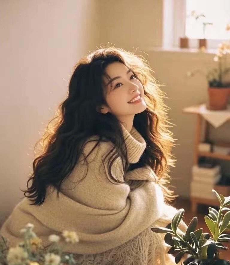 聪明的女人，忙着赚钱，愚笨的女人，跪着要爱。独立的姿态始终挺拔，讨要的姿势永远低