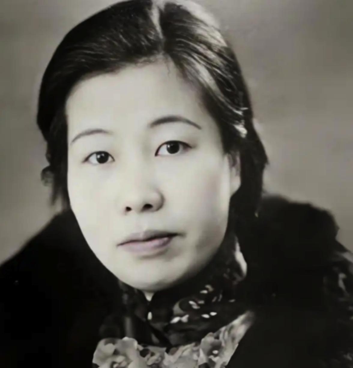 1968年，许广平弥留之际对子女说：“我不入鲁迅的墓。”她流泪道：“四十一年了，