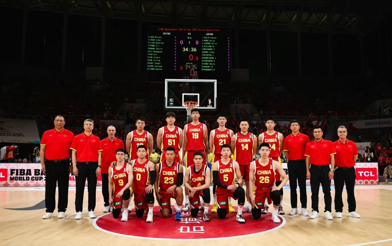 一人一词！中国男篮负日本男篮球员犀利四字点评1. 赵继伟｜举步维艰传球屡