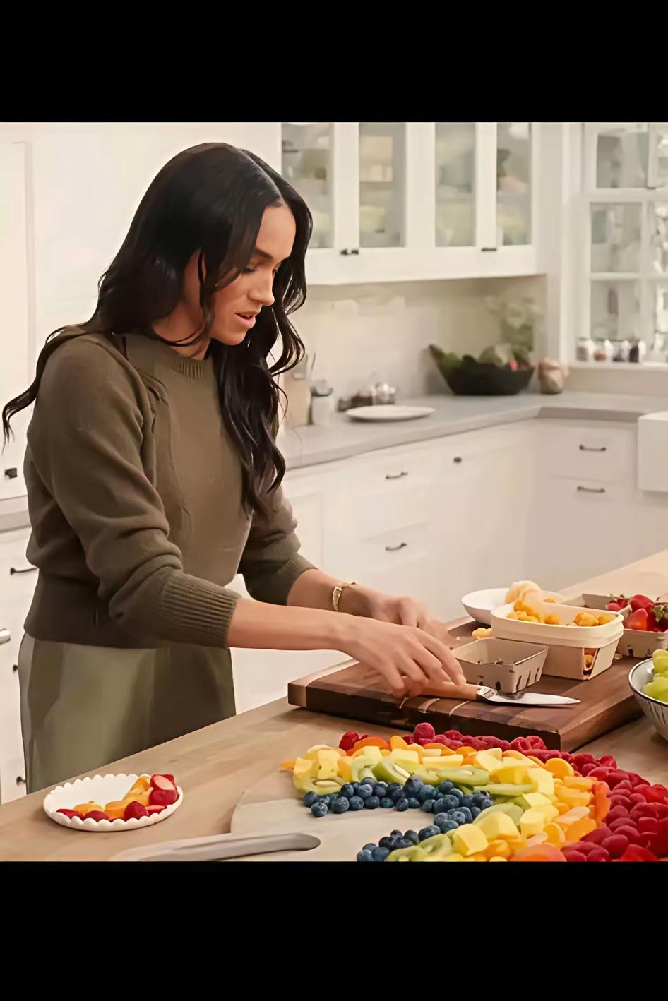 不善厨艺的梅根，怎么就选了这一条路？不得不说，梅根的心是真大，为了她的商业版图